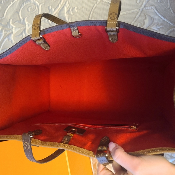 Louis Vuitton On The Go Tote PM - Picture 4 of 7